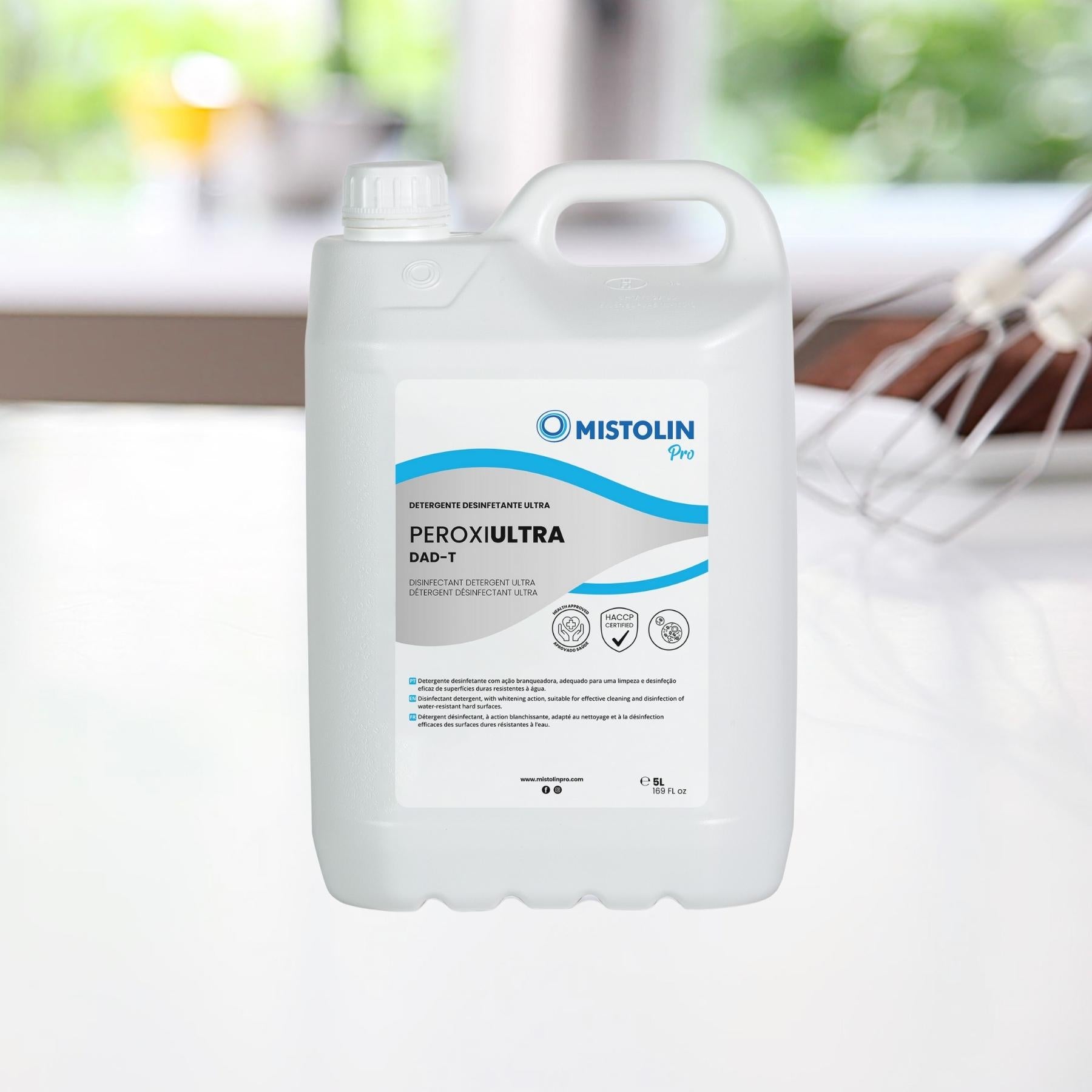PEROXI ULTRA DAD-T DETERGENTE DESINFETANTE 5LT, é um detergente desinfetante com ação branqueadora, adequado para uma limpeza e desinfeção eficaz de superfícies duras resistentes à água.