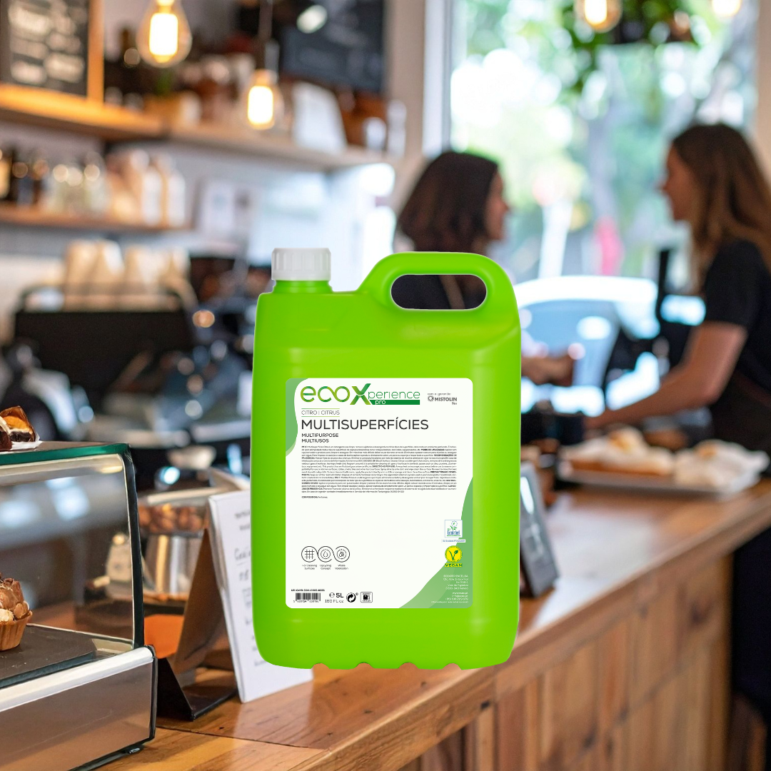 Superfície vitrificada limpa após aplicação do detergente multisuperfícies Citro Pro 5 L